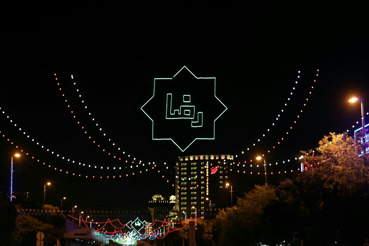 مشهد مهیای فرارسیدن میلاد سراسر خیر و برکت امام رضا (ع)