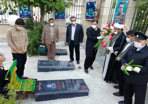 پرچم بارگاه ملکوتی امام رضا (ع) عطر خ پرچم بارگاه ملکوتی امام رضا (ع) وش رضوی در گلزار مطهر شهدای دیواندره به روایت تصویر