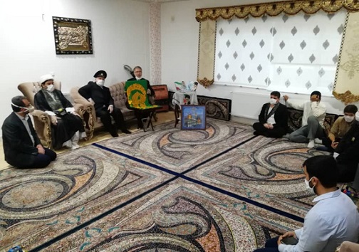 بیرق حرم رضوی در دیواندره مهمان مزار شهید شکری شد+تصاویر