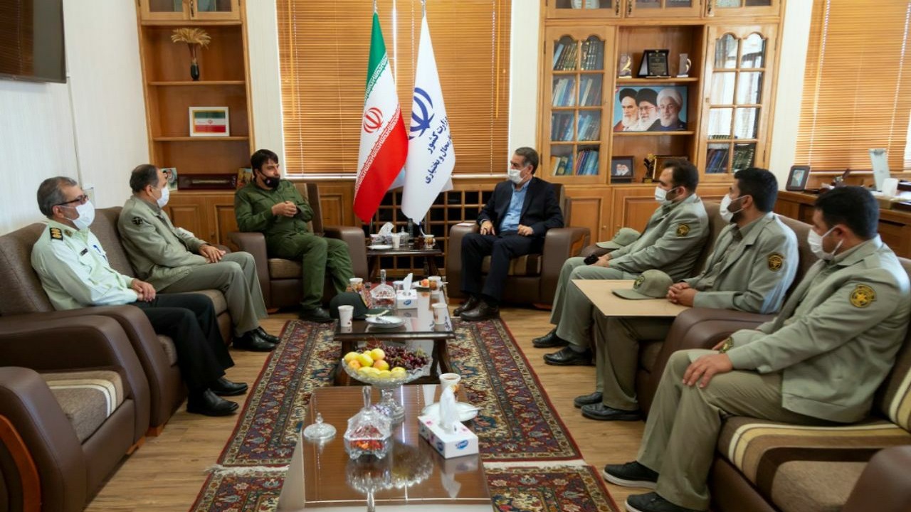 محیط بانان برای حفظ محیط زیست و منابع ملی ایثار می‌کنند