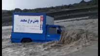 وقوع سیلاب و غرق شدن خودروها در «نیک‌شهر» + فیلم