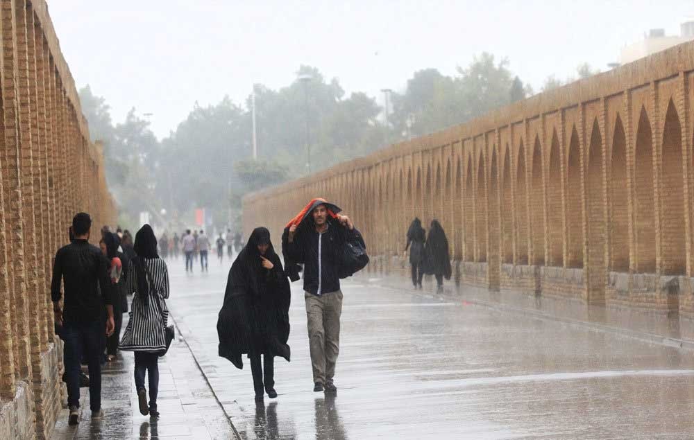 اصفهان در محاصره آلاینده&zwnj;ها در سرما، گرفتار گردوغبار در گرما /آیا قانون هوای پاک به داد اصفهان می رسد؟