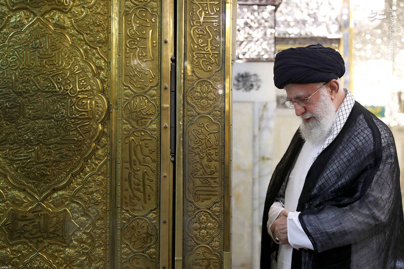 ‏زمزمه صلوات خاصّه امام رضا(ع) توسط رهبر انقلاب ‎