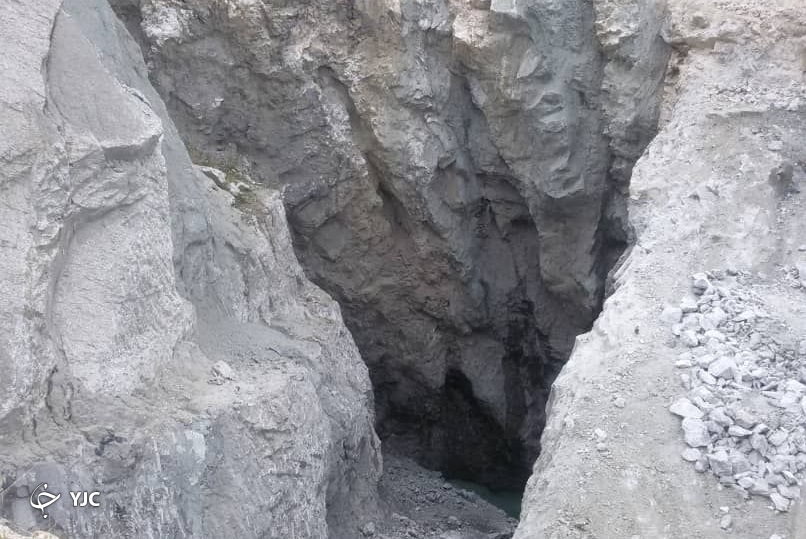 ریزش معدن در گیلانغرب جان یک نفر را گرفت/ حال یک نفر دیگر از مصدومین نامساعد است