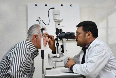 ویزیت رایگان چشم پزشکی برای خانواده‌های کم بضاعت در تبریز