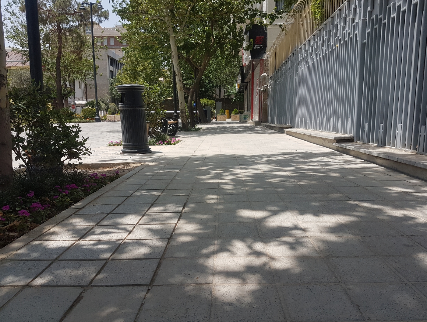 شیپور افتتاح برای پیاده راهی که هنوز ناقص مانده/ گذر شهریار برای معلولان مناسب سازی کامل نشده است