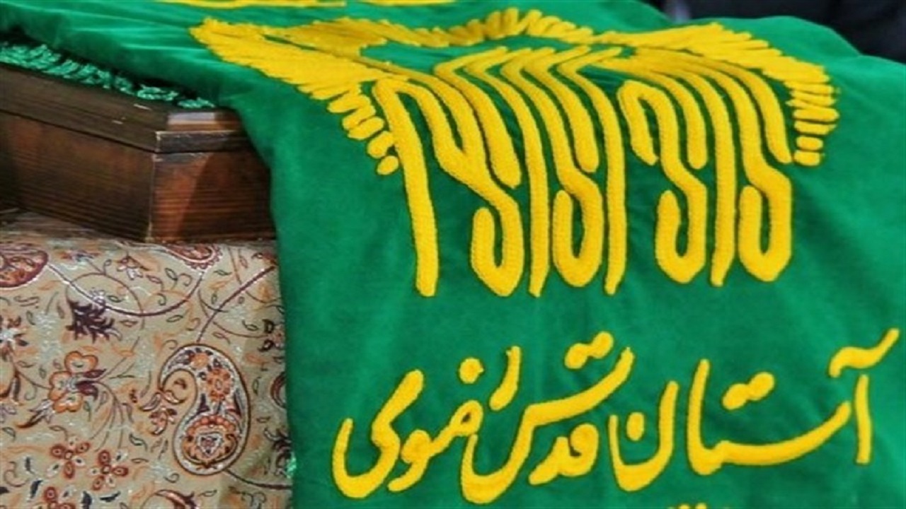 کاروان خادمان حرم رضوی همراه با پرچم متبرک امام رضا (ع) در کرج + فیلم