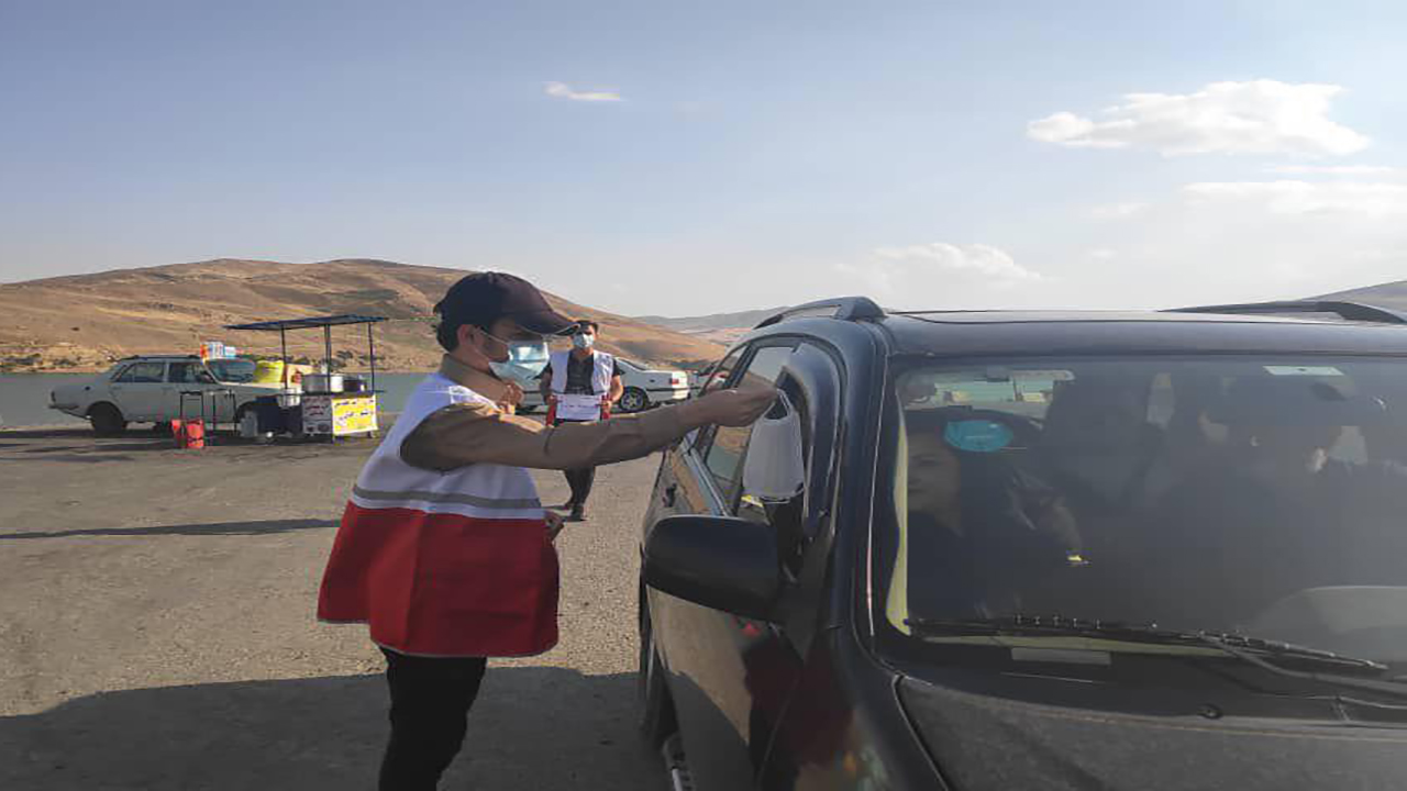 پویش همگانی من ماسک میزنم در مهاباد آغاز شد