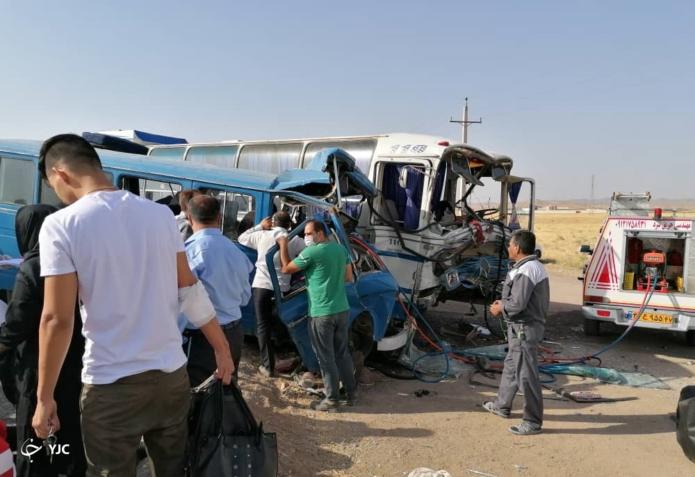 تصادف اتوبوس و مینی&zwnj;بوس با ۱۳ مصدوم در جاده شهر صنعتی مامونیه2