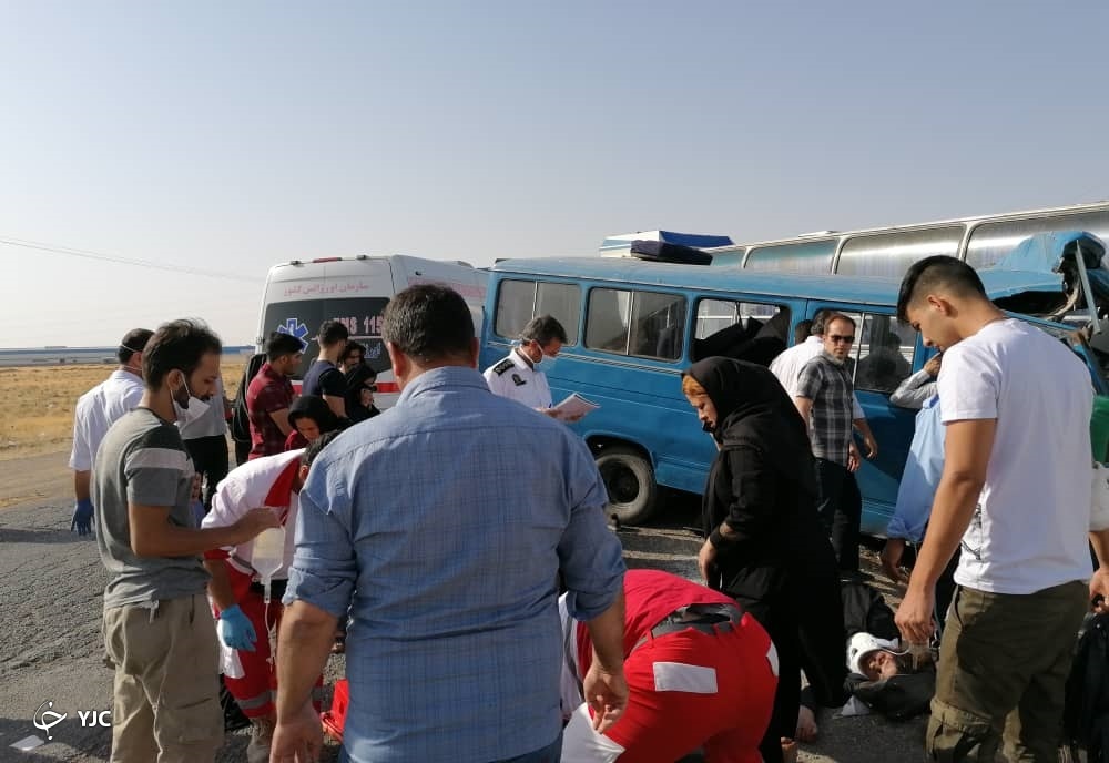 تصادف اتوبوس و مینی&zwnj;بوس با ۱۳ مصدوم در جاده شهر صنعتی مامونیه