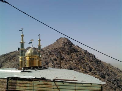 زیارتگاهی بر فراز قله/۴۷۲ پله تا کمر زیارت