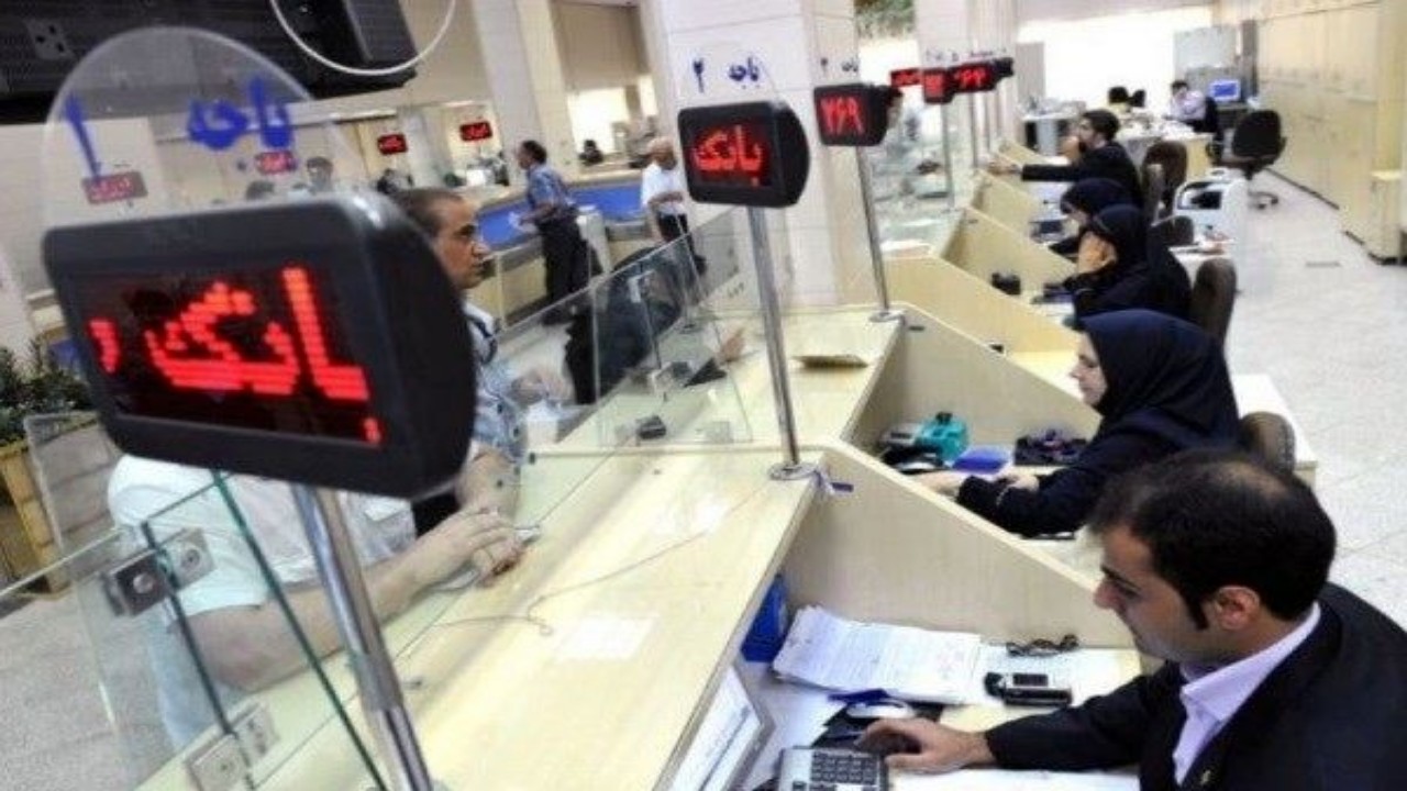ادارات ﻣﺸﻬﺪ ﻣﺎﻧﻨﺪ ﻗﺒﻞ ﺑﻪ ﻓﻌﺎﻟﯿﺖ ﺧﻮد اداﻣﻪ ﻣﯽ دهند