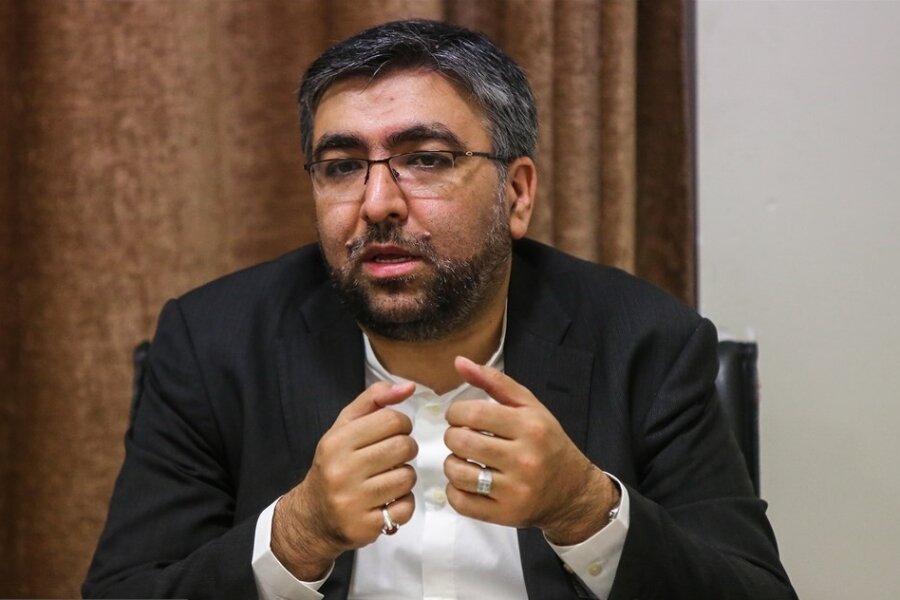 انتظار رفع مشکلات اقتصادی از طریق تعامل با غرب بیهوده‌ است