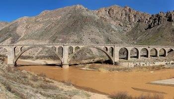 ابلاغ مراتب ثبت ملی ۲۳ اثر فرهنگی‌،تاریخی و صنعتی به استاندار آذربایجان شرقی