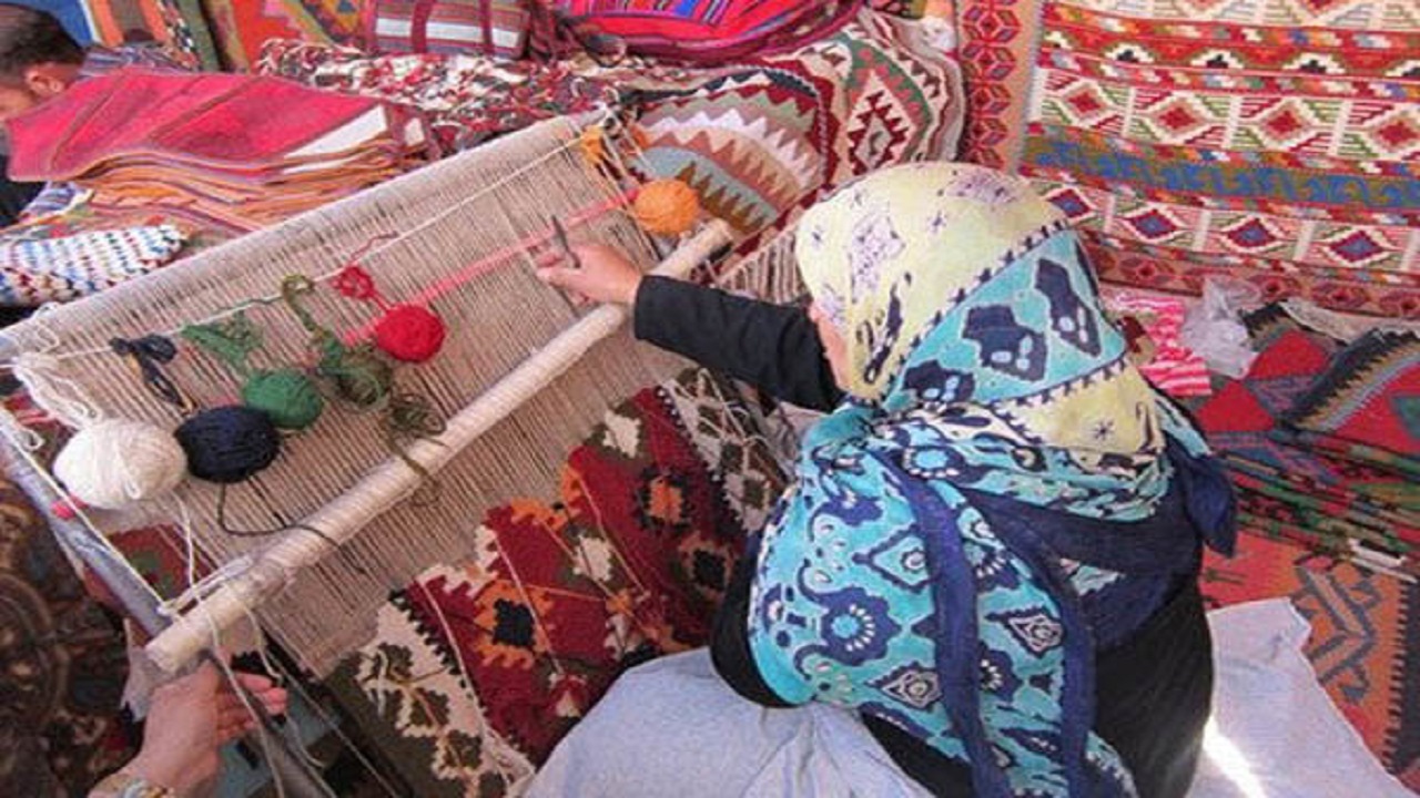 اجرای طرح تولید گلیم در دهستان اوره و بارز