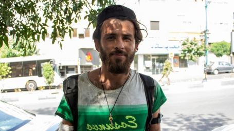 آن مرد آمد، او با دست خالی از رامهرمز آمد