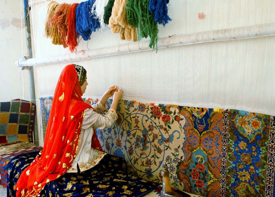 فعالیت ۱۳ هزار نفر در صنعت فرش دستباف گیلان