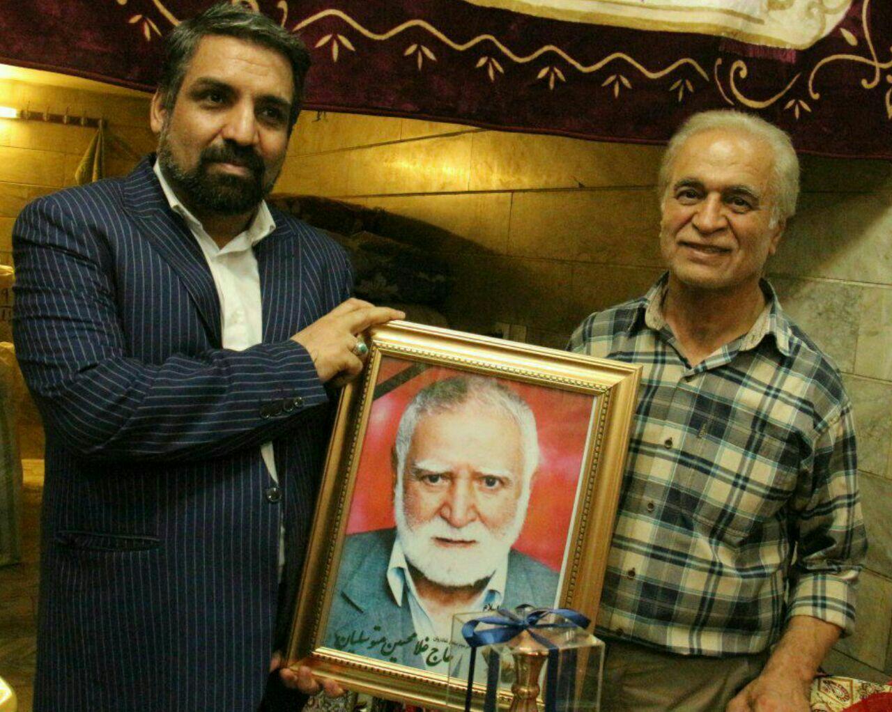 تجلیل از خانواده حاج احمد متوسلیان