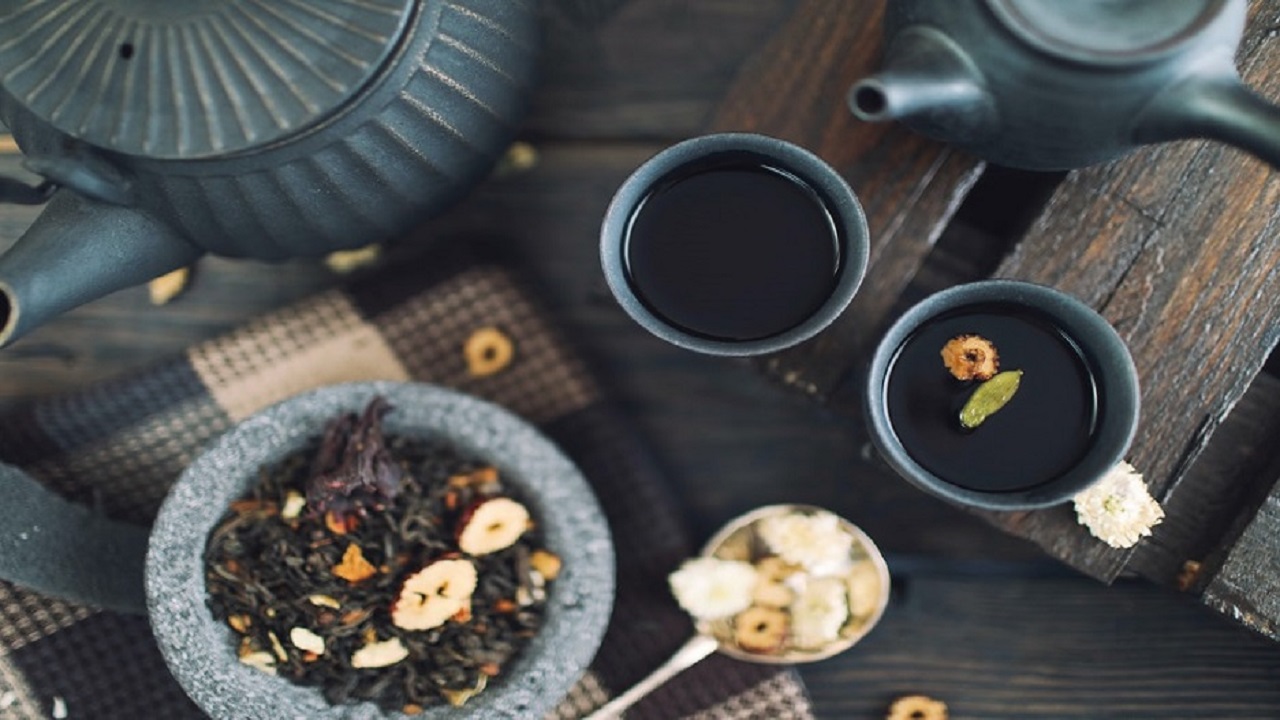 ۷ نوشیدنی گیاهی مفید برای کنترل کلسترول
