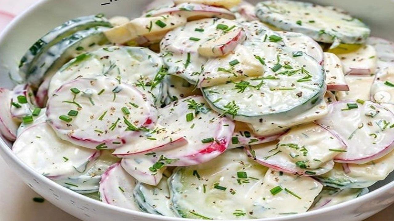 طرز تهیه سالاد خیار و سیب