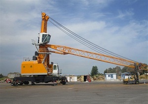 تعمیر سیستم هیدرولیک جرثقیل ساحلی در بندر امام خمینی (ره)