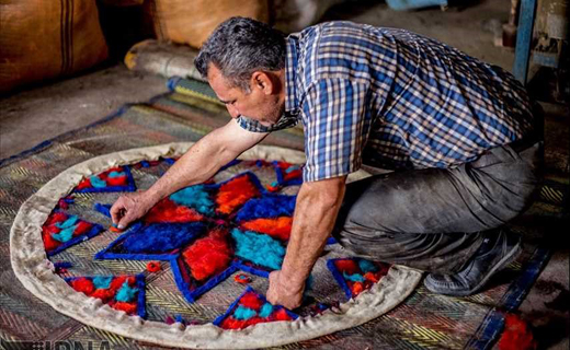 نمد، نماد نقشِ رنگین هنر در نگاره&zwnj;های بافته&zwnj;ای سنتی در خراسان شمالی