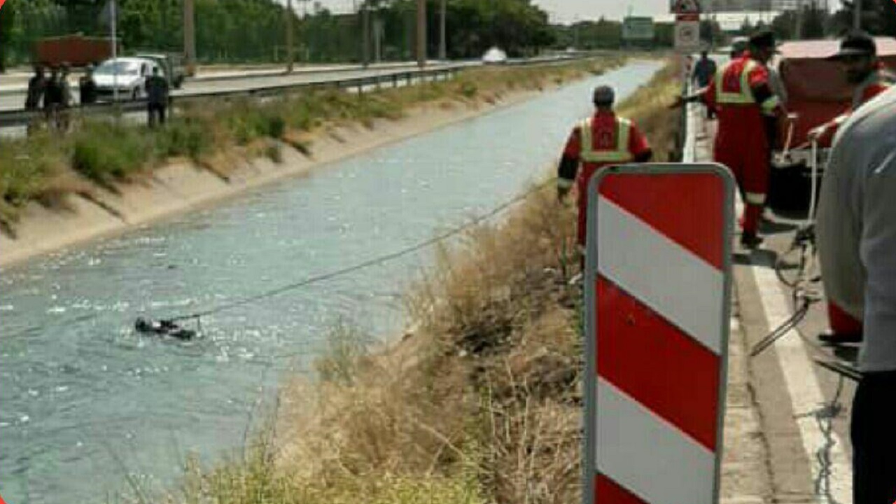 تلاش‌ها برای یافتن فرد غرق شده در کانال آب/ نجات معجزه آسای مادر و دختر ۹ ساله
