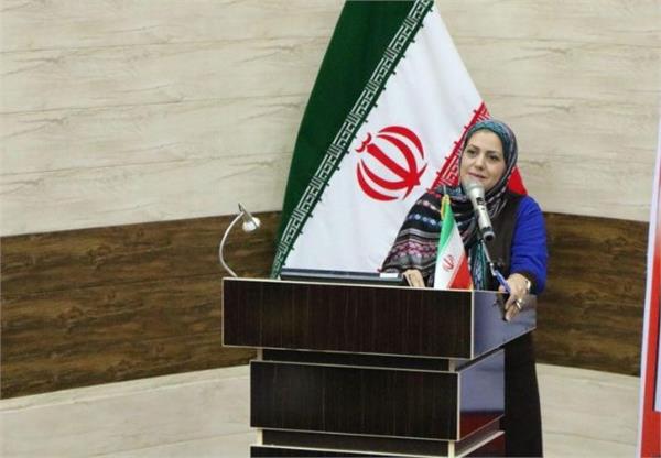 بانوی هنرمند لاهیجان نشان درجه ۳ هنری گرفت
