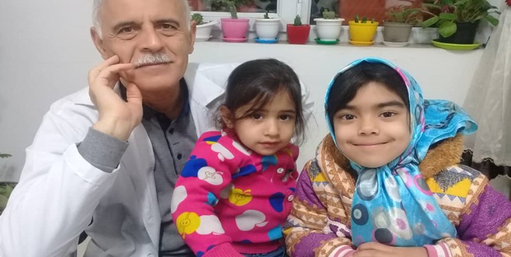 روایتی از یک پزشک مدافع سلامت/ از گذاشتن پول لای دفترچه بیماران نیازمند تا ویزیت در راه‌پله زمان تعطیلی مطب