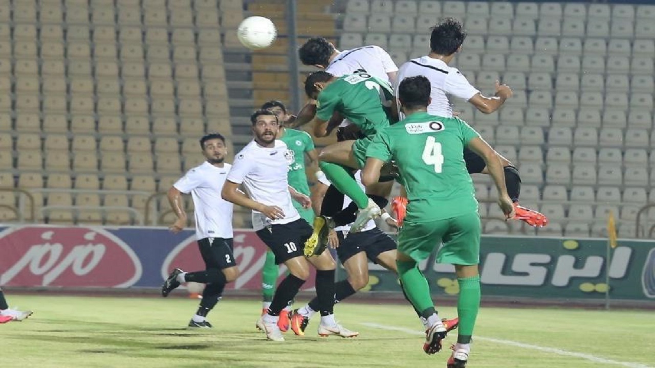 ذوب آهن، شاهین را گل باران کرد