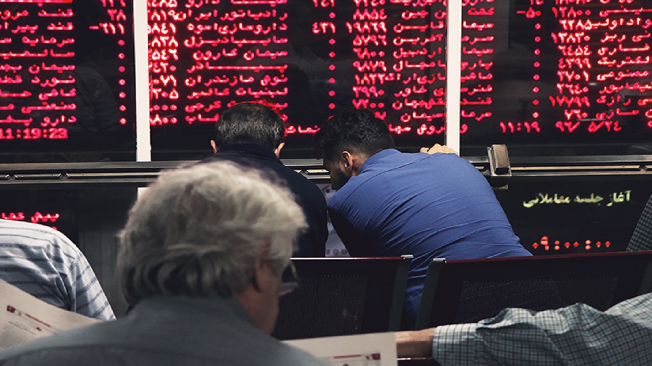 ۶۲ درصد فعالان بورس در استان به خرید سهام روی آوردند