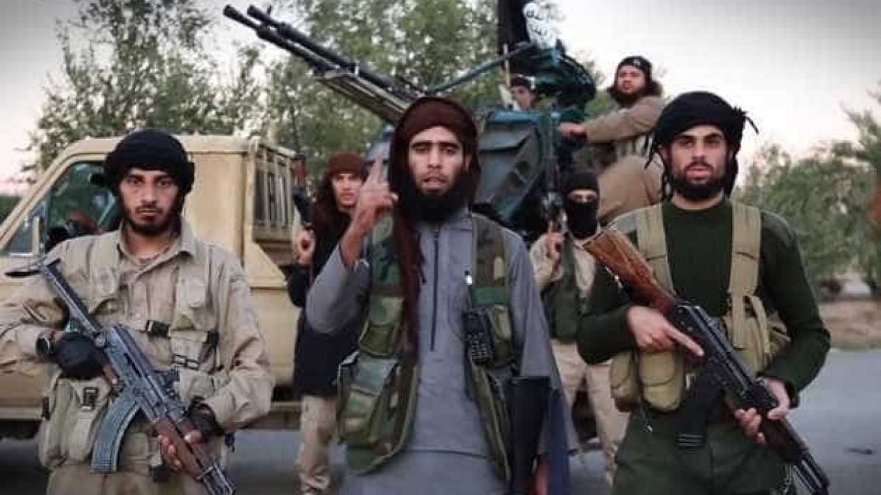 هلاکت دو تن از فرماندهان گروه تروریستی «انصار التوحید» در ادلب/ کلاه‌سفیدها اجساد را معدوم کردند!
