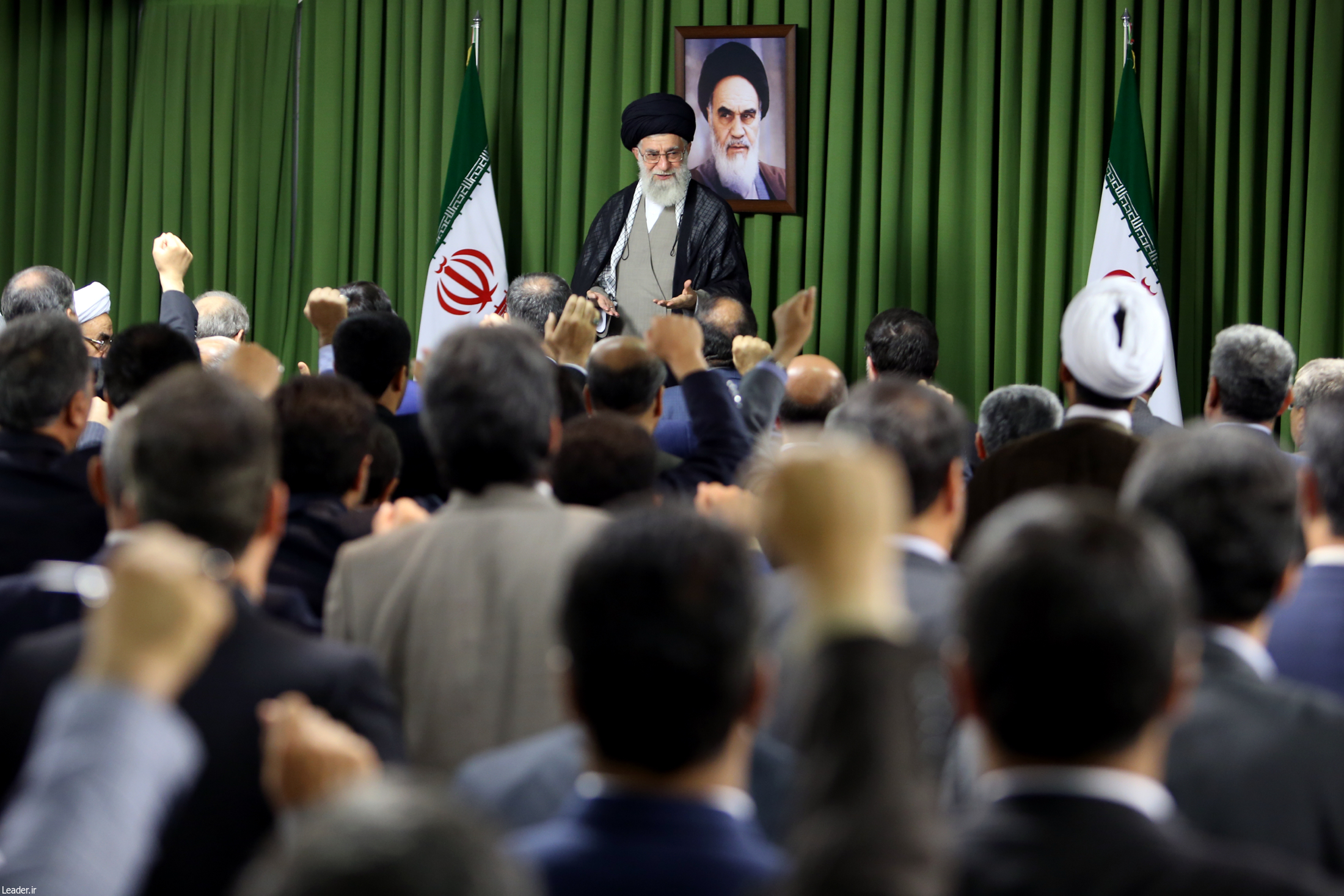 نمایندگان مجلس با رهبر انقلاب دیدار می کنند