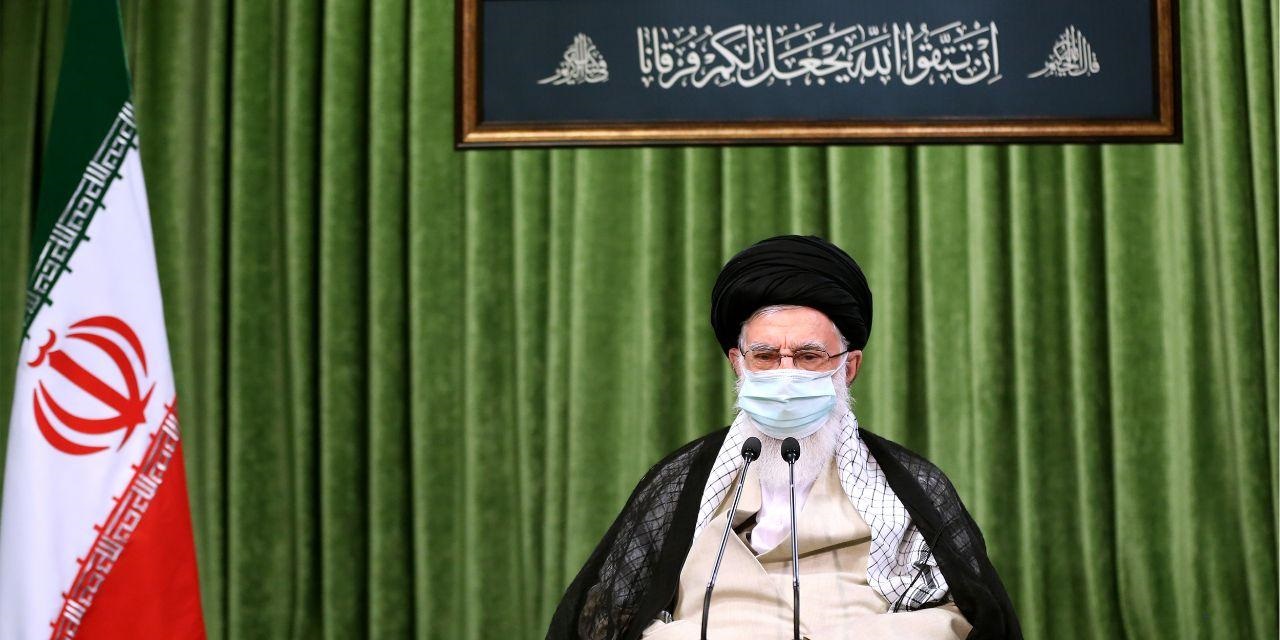 ترجمه آیه نصب شده بر کتیبه حسینیه امام خمینی (ره) در ارتباط تصویری رهبر انقلاب با نمایندگان مجلس