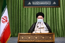 استفاده امروز رهبر انقلاب از ماسک تولید داخل