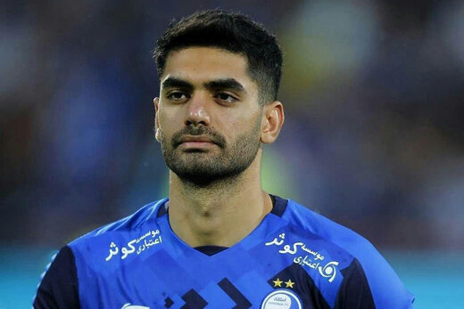 کریمی در ساختمان باشگاه استقلال