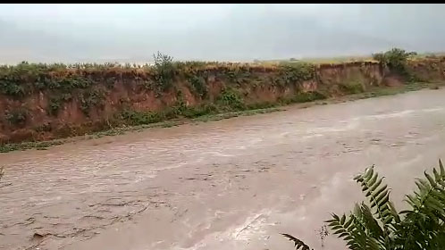 جاری شدن سیلاب در روستای حاجی سیدی + فیلم و تصاویر