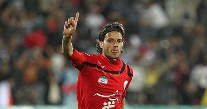 آرفی با باشگاه پرسپولیس توافق کرد