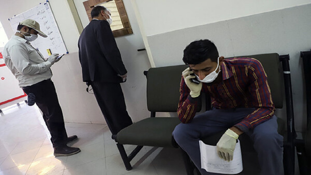 از پذیرش ارباب رجوع بدون ماسک در ادارات بروجن جلوگیری می‌شود