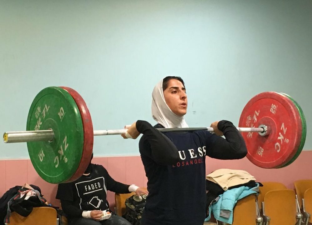 حسینی: مربی حرفه&zwnj;ای زن در وزنه برداری نداریم