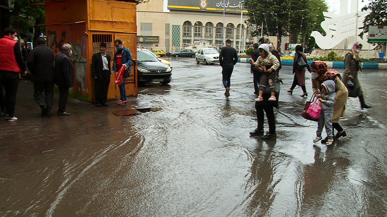 آبگرفتگی خیابان‌ها و معابر مراغه در اثر باران شدید