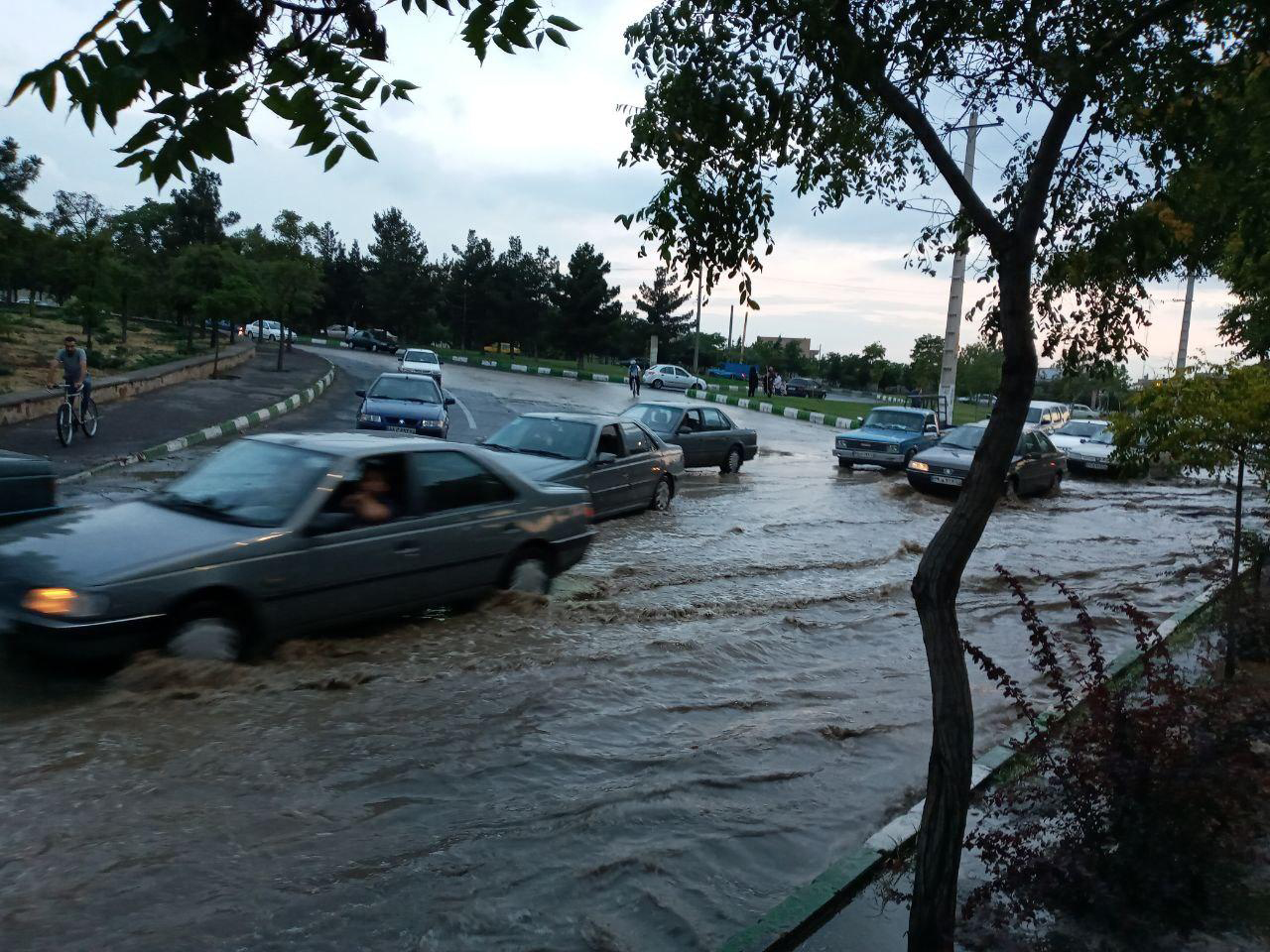 آبگرفتگی گسترده خیابان‌ها در تبریز + فیلم