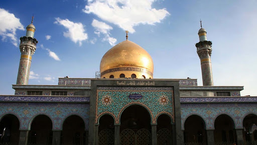 لحظاتی دیدنی از شست‌وشوی گنبد بارگاه حضرت زینب (س)