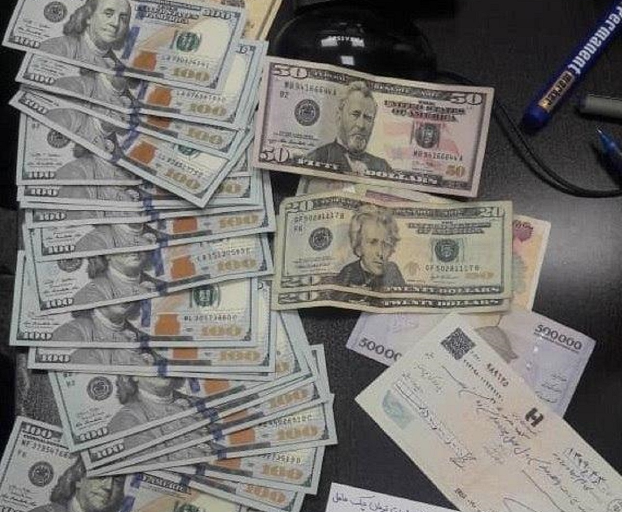 نگهبان بازار میوه و تره بار ۱۰۷ میلیون تومان ارز و چک بانکی را به صاحبش برگرداند