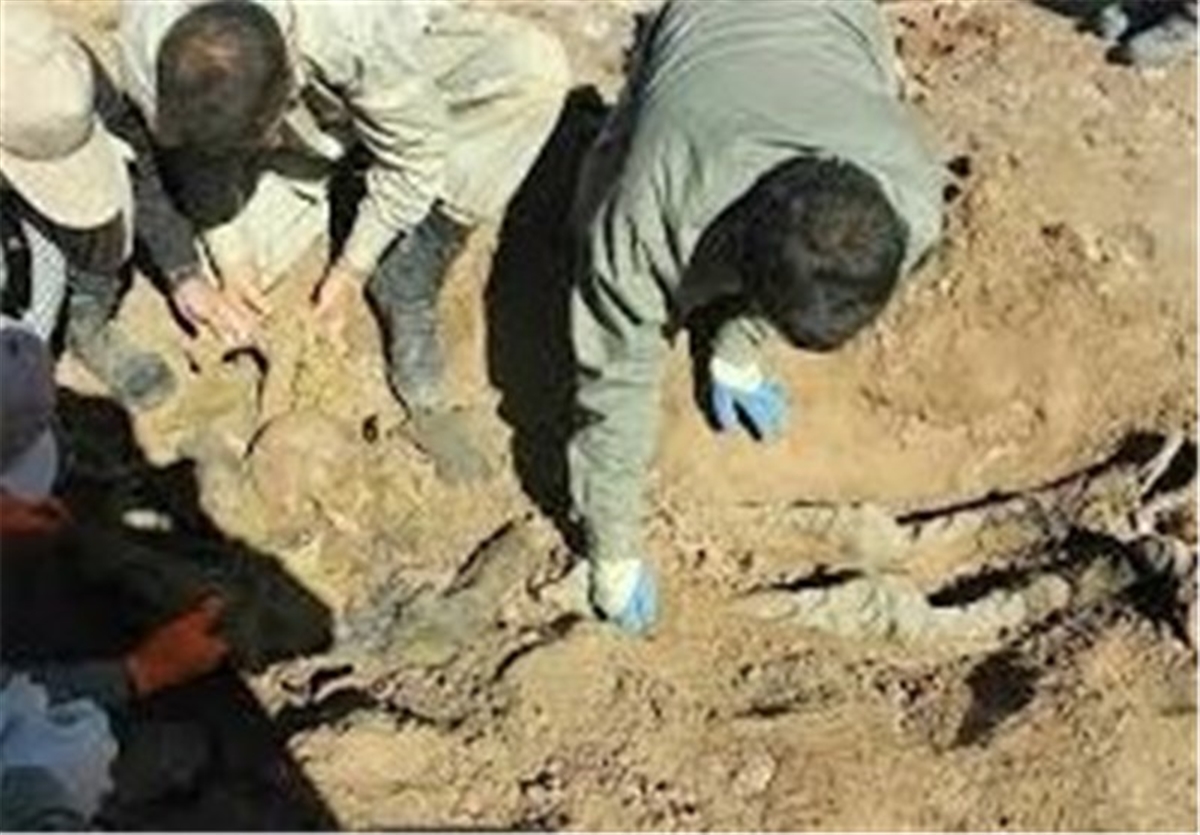 تفحص پیکر مطهر ۳ شهید در منطقه چنگوله مهران
