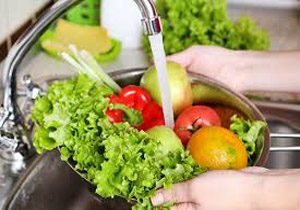 رعایت بهداشت مواد غذایی مانع انتقال کرونا از طریق غذا می‌شود