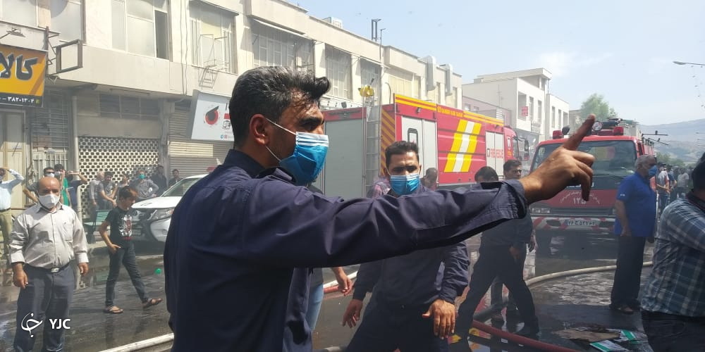 آتش سوزی سنگین و تلاش آتش نشانان شیراز برای اطفای حریق آتش سوزی سنگین و تلاش آتش نشانان شیراز برای اطفای حریق