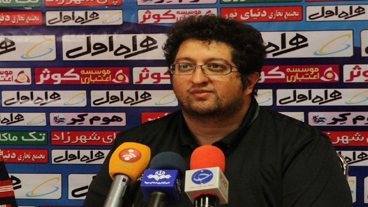 سرمربی ماشین‌سازی تبریز به نشست خبری نرسید