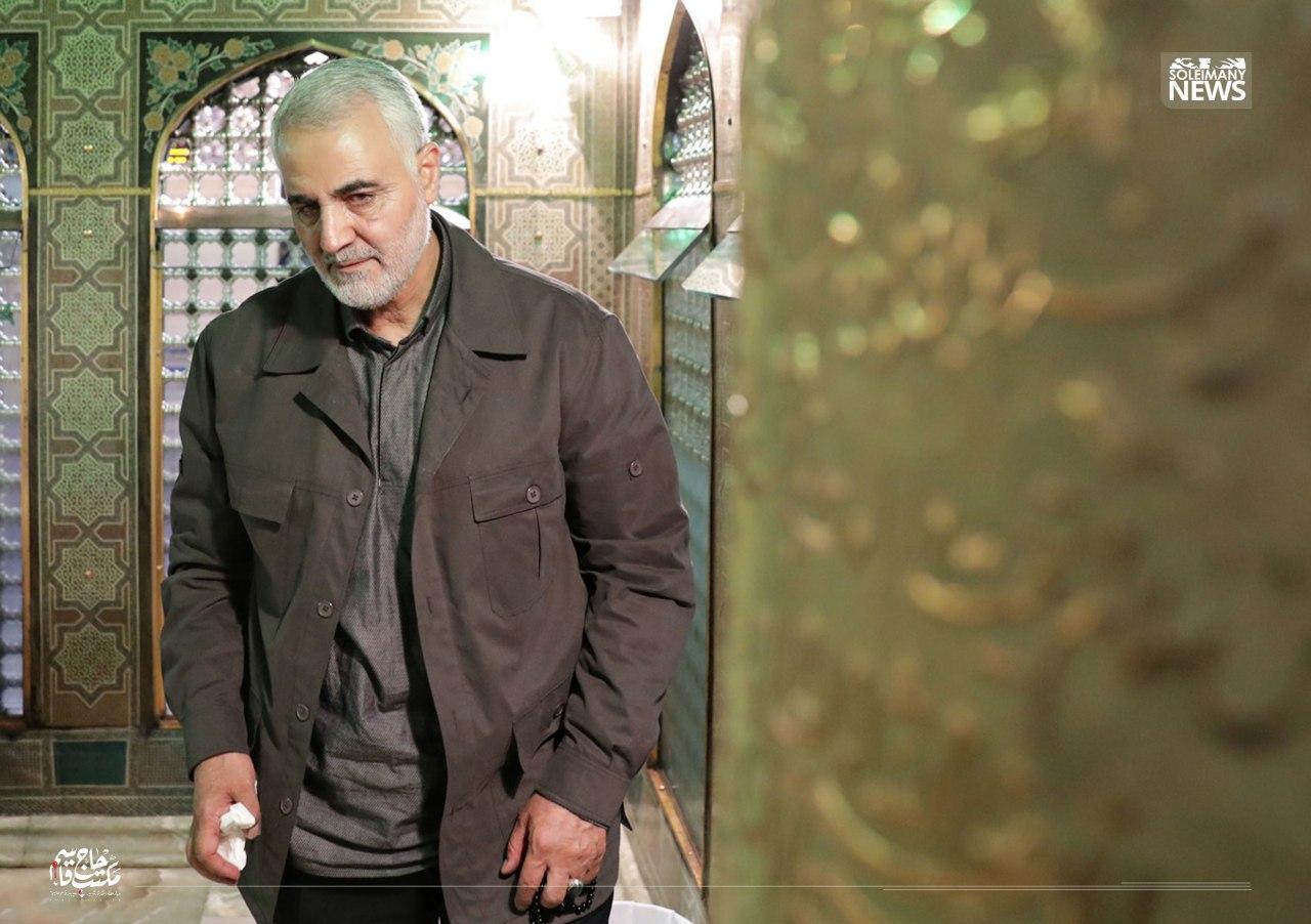 شهید حاج قاسم سلیمانی در ضریح مطهر امام رضا (ع)