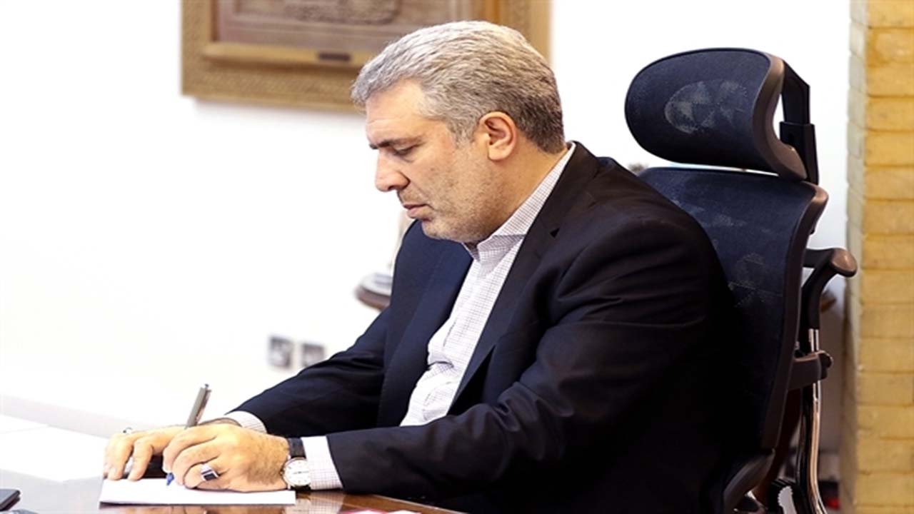 ابلاغ مراتب ثبت ملی ۲۴ اثر فرهنگی‌ - تاریخی به استاندار فارس